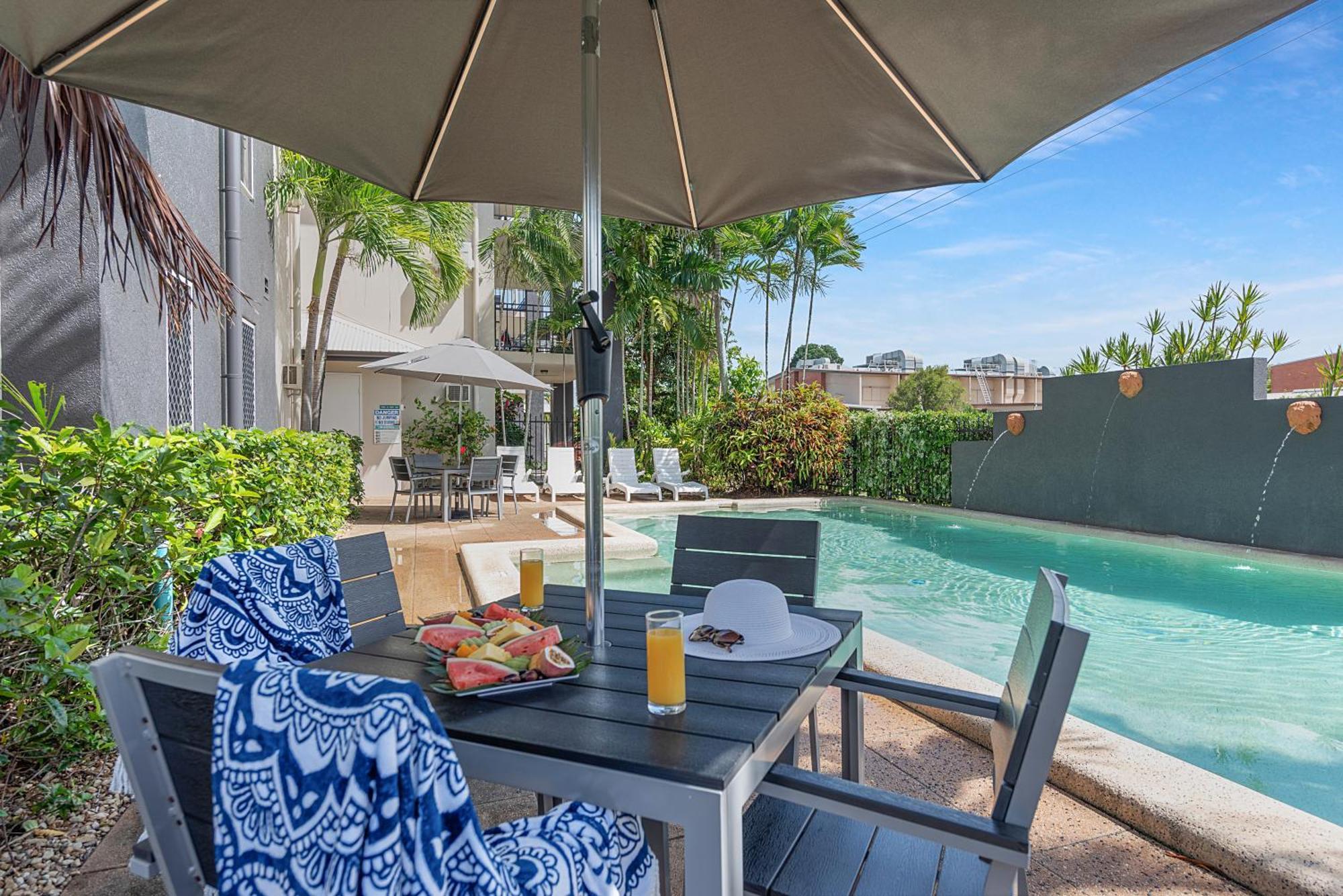 Bay Village Tropical Retreat & Apartments Cairns Dış mekan fotoğraf
