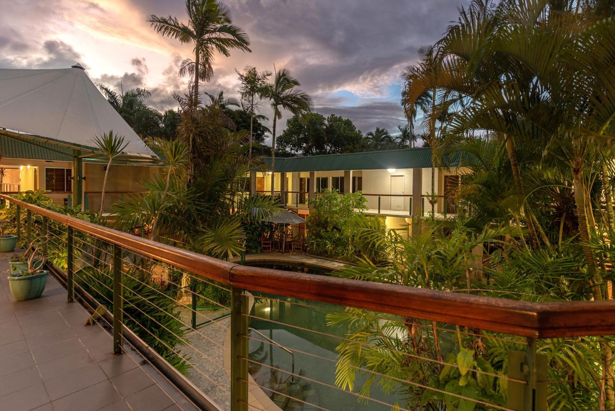 Bay Village Tropical Retreat & Apartments Cairns Dış mekan fotoğraf