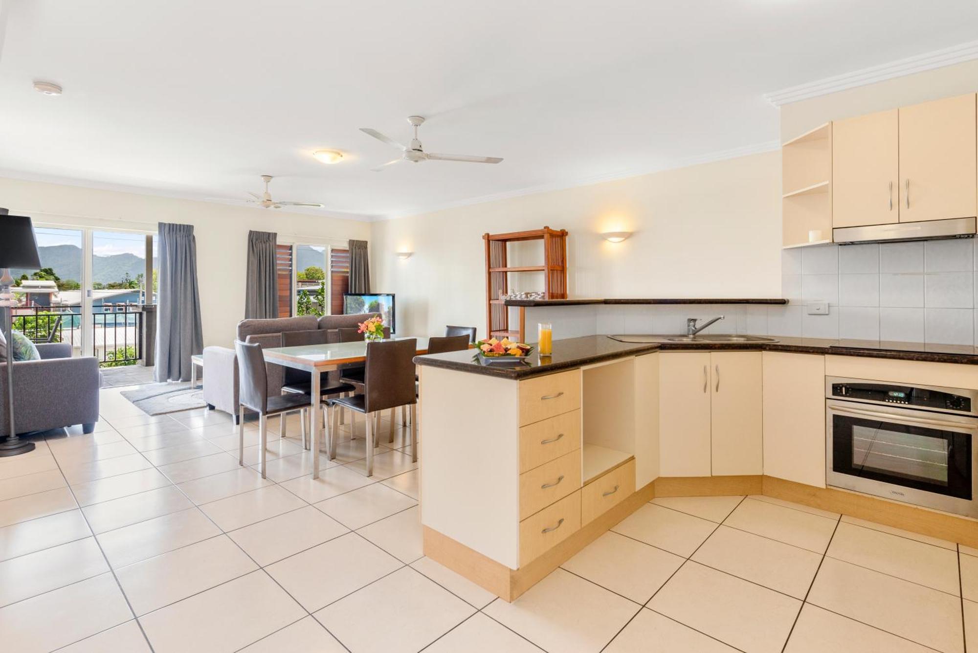 Bay Village Tropical Retreat & Apartments Cairns Dış mekan fotoğraf