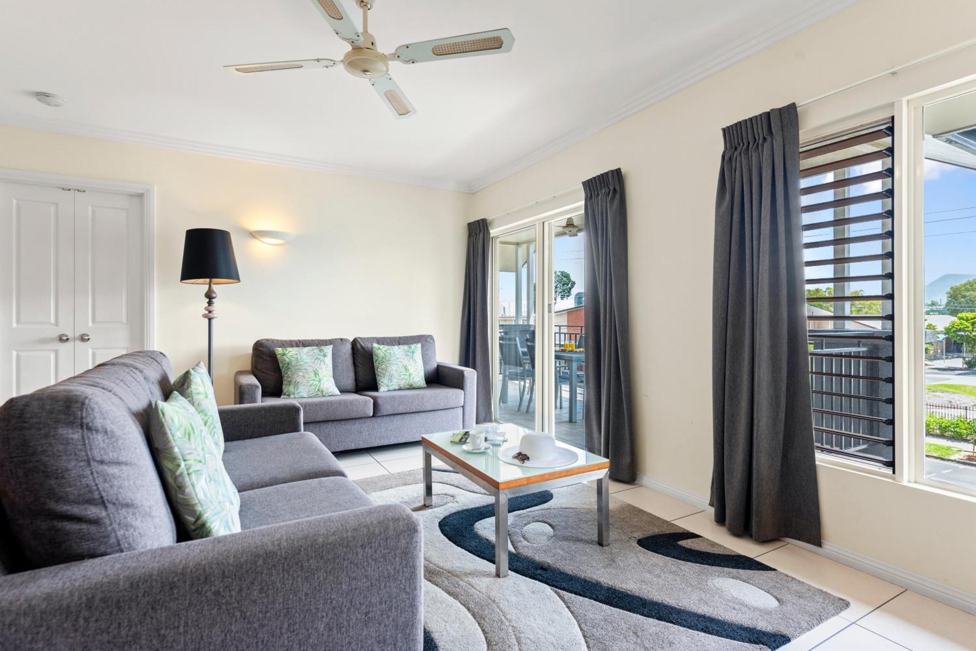Bay Village Tropical Retreat & Apartments Cairns Dış mekan fotoğraf