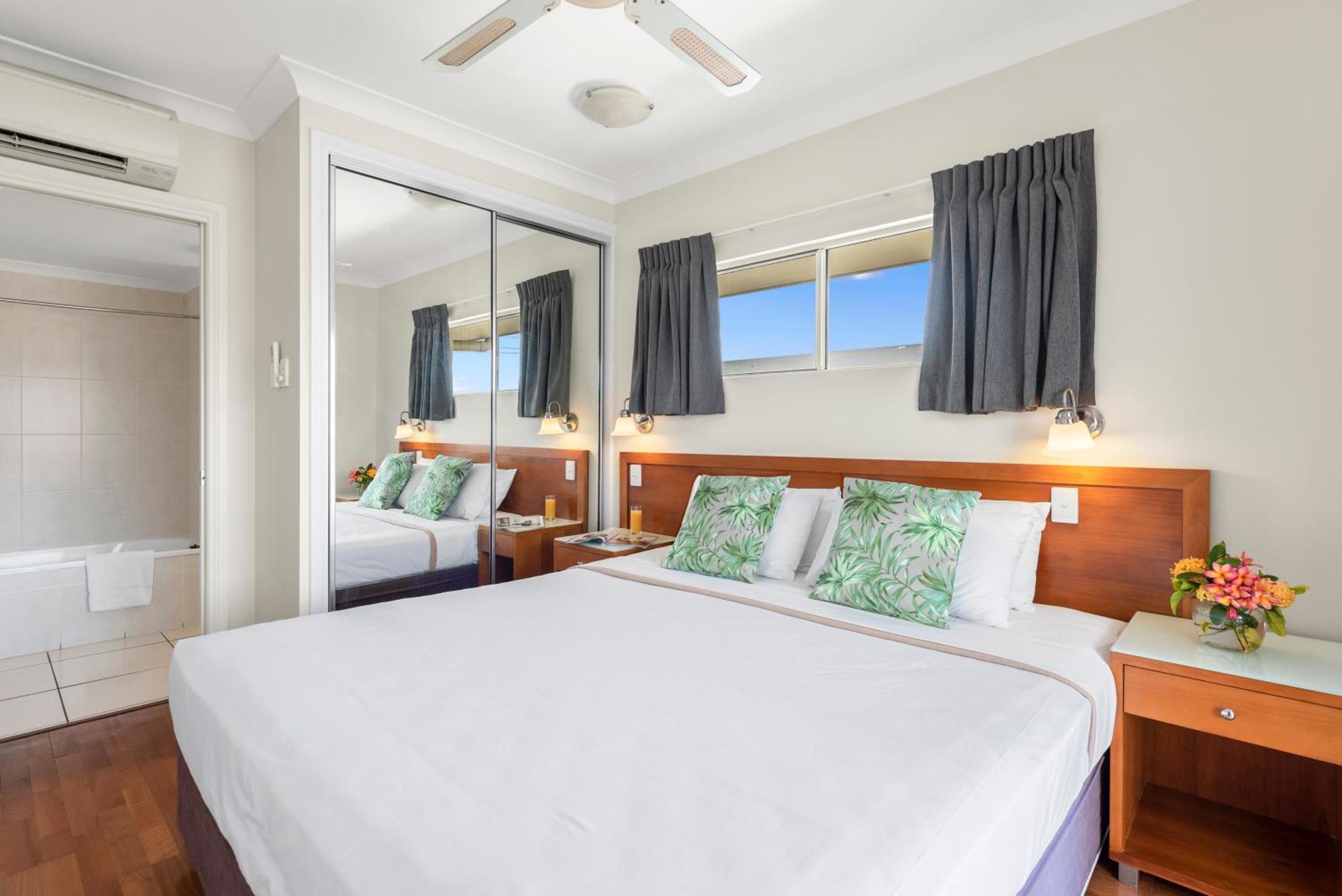 Bay Village Tropical Retreat & Apartments Cairns Dış mekan fotoğraf