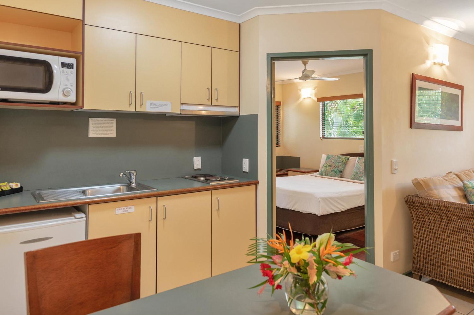 Bay Village Tropical Retreat & Apartments Cairns Dış mekan fotoğraf