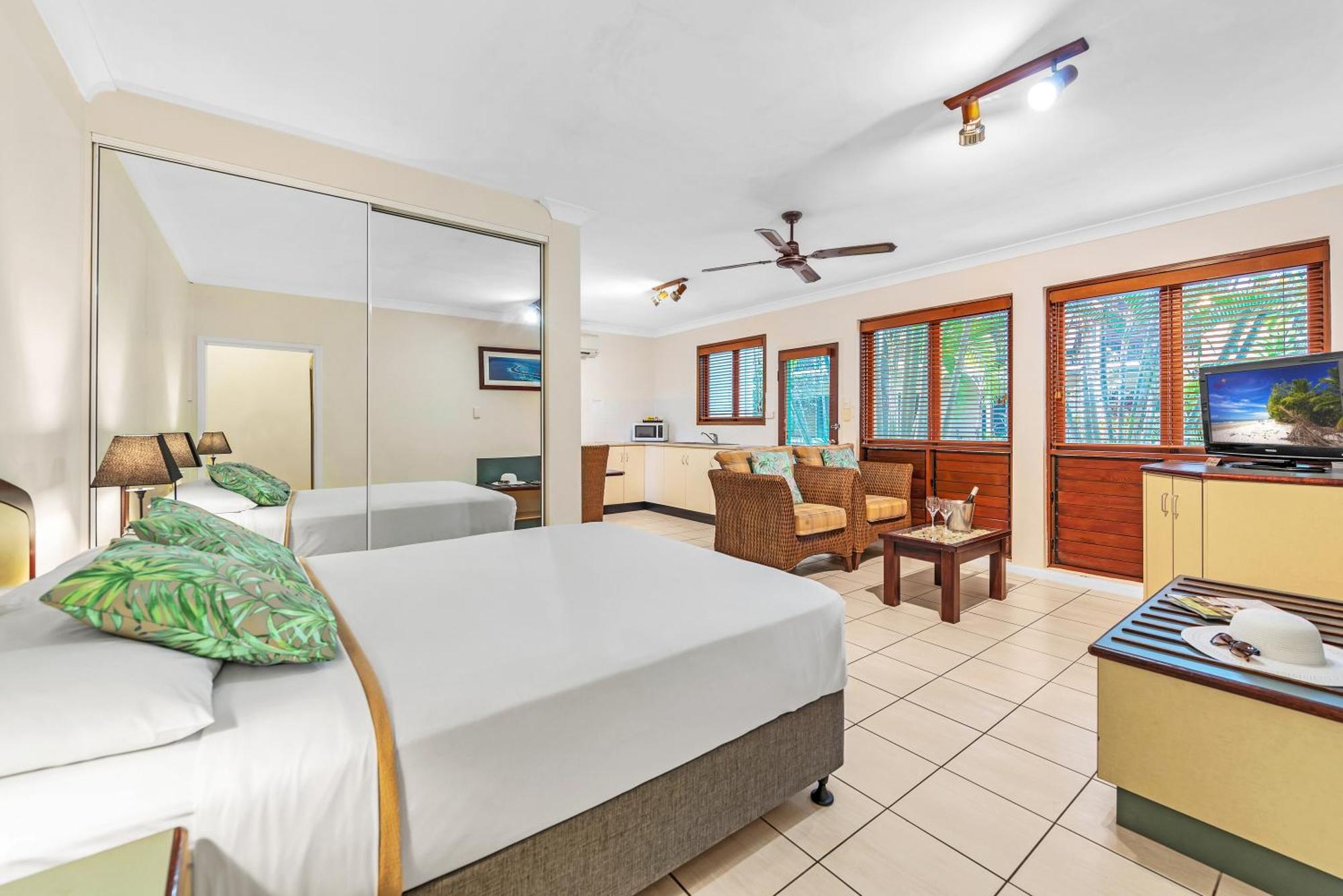 Bay Village Tropical Retreat & Apartments Cairns Dış mekan fotoğraf
